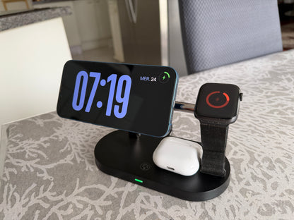 Station de charge sans fil 3 en 1 blanche avec smartphone, Apple Watch et AirPods
Titre : Station de charge sans fil 3-en-1 